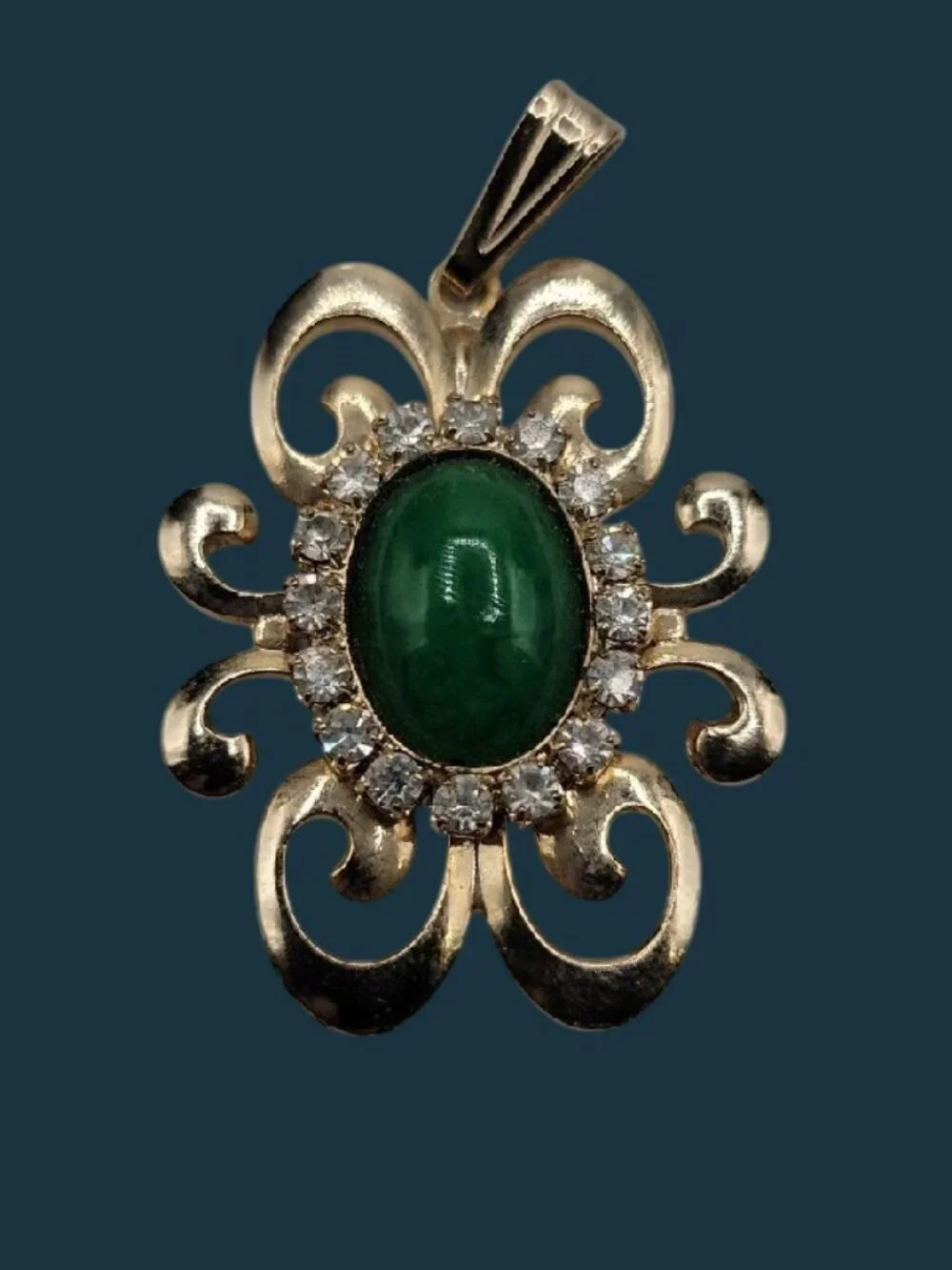 VTG Costume Jewelry Pendant Green Oval Cabochon Gold Tone Openwork Filigree Halo